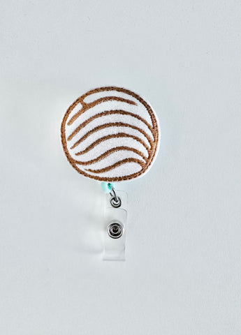 Concha badge reel